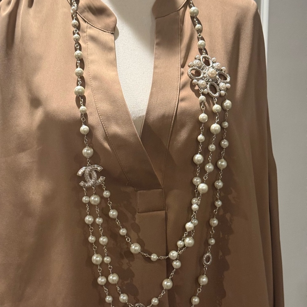 Elegant Pearl and Silver Necklace